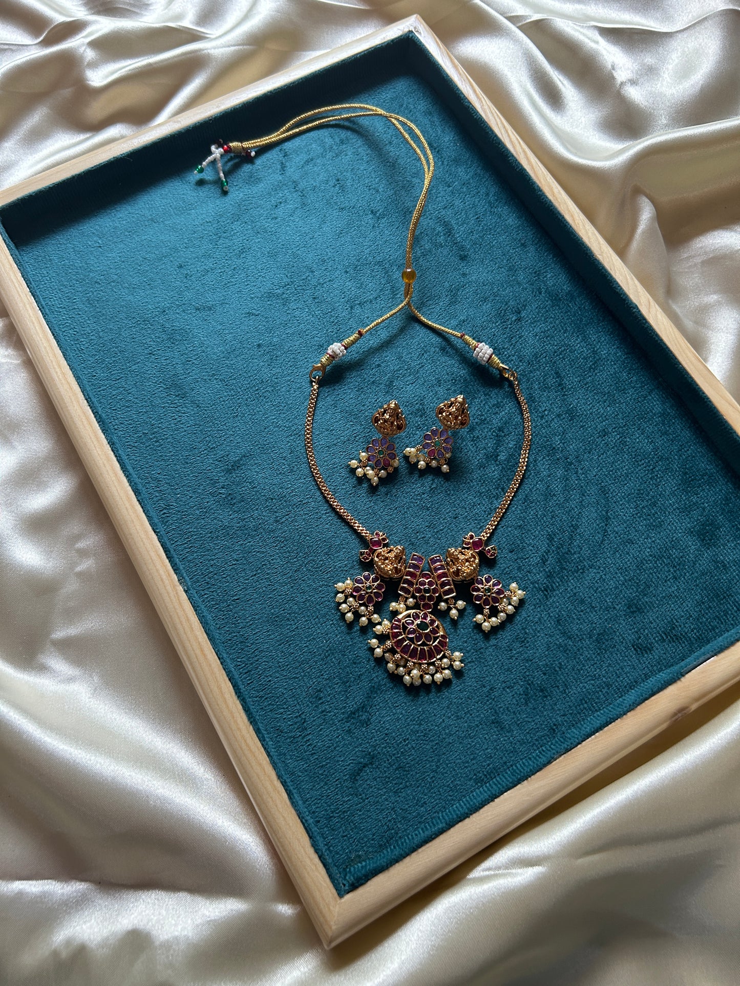 Lakshmi Pendant Pearl Short Necklace SN-006