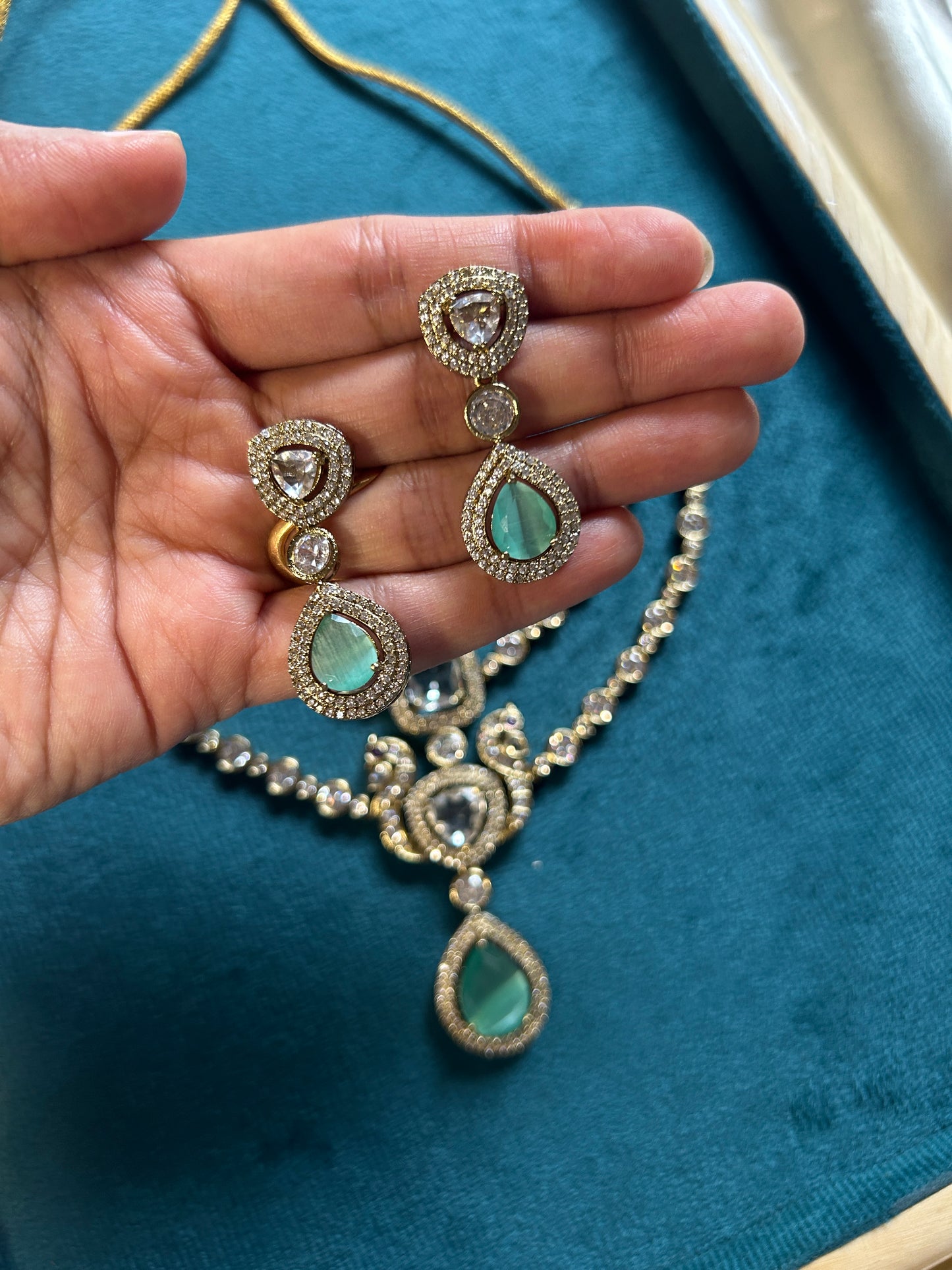 White stone Victorian style necklace SN-016