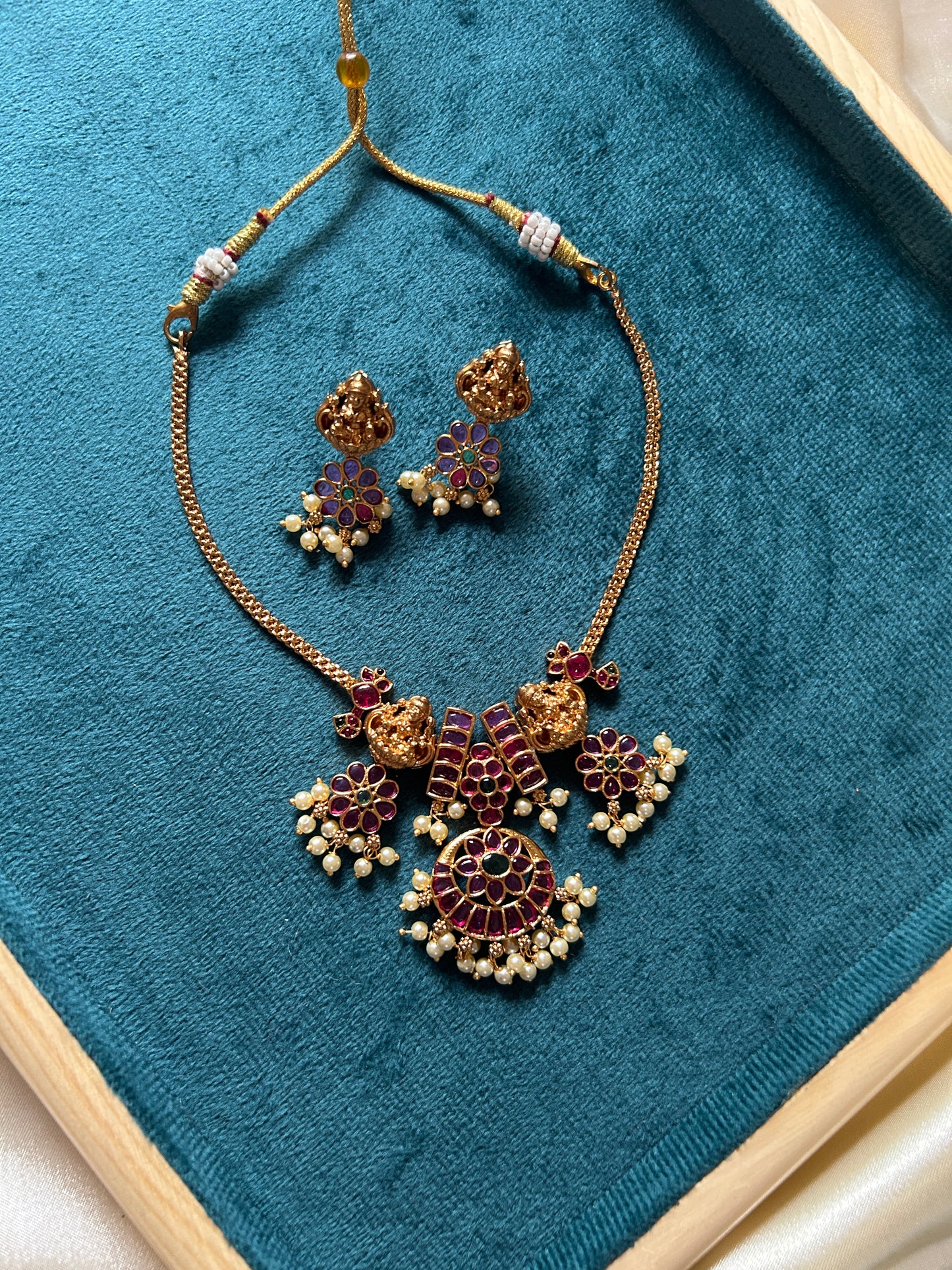 Lakshmi Pendant Pearl Short Necklace SN-006