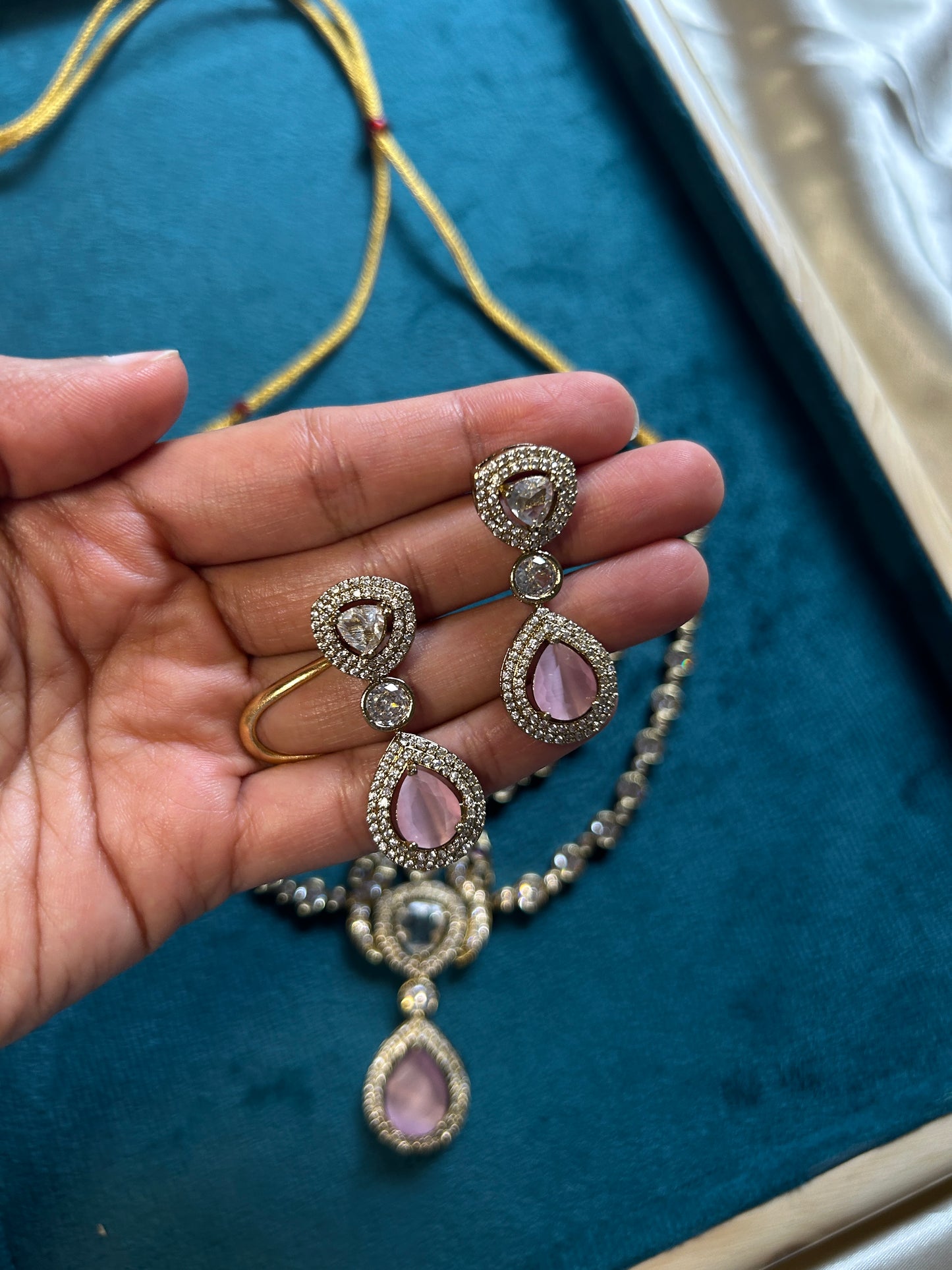 White Stone Victorian Style Necklace SN-015