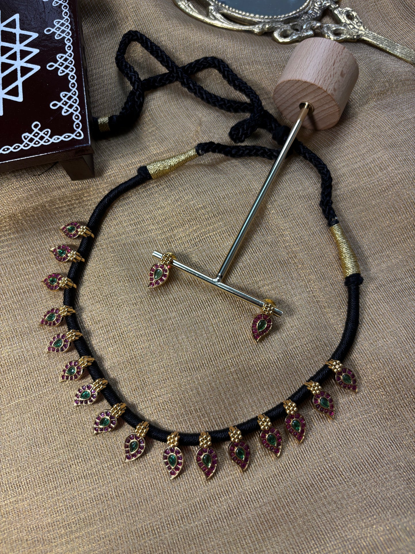 Black Thread Kemp Stone Mango Necklace SN025