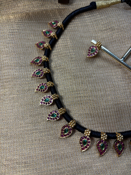 Black Thread Kemp Stone Mango Necklace SN025